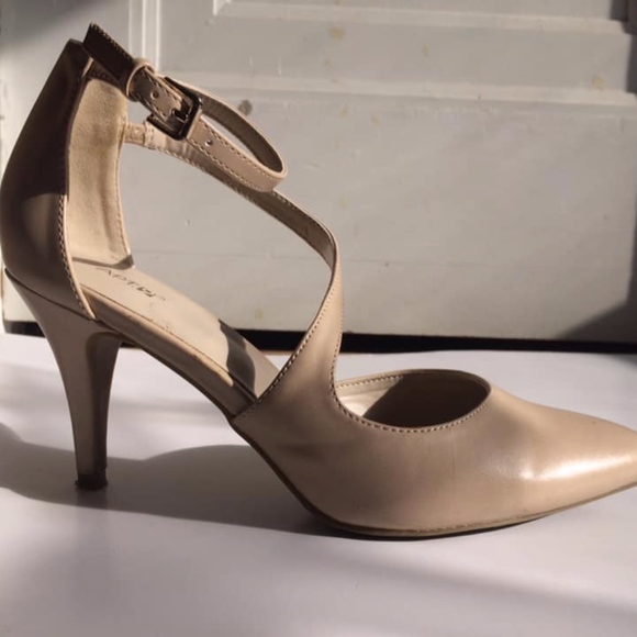 Beige Apt. 9 Strappy Heels, Size 7.5 - Picture 5 of 7